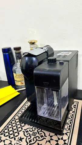 Nesspresso Machine + Latte (WORKING PERFECTLY)