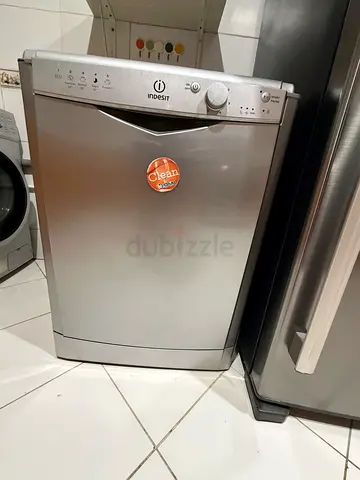 Indesit freestanding stainless steel dishwasher - good working condition