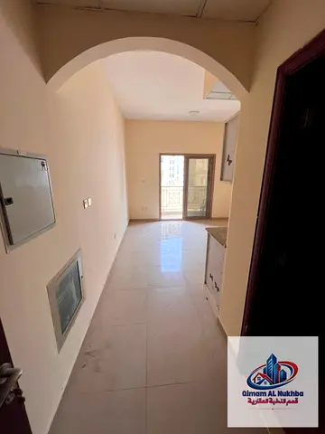 أجمل استوديو في البوطينة مع بلكونة تكييف وغاز مركزي قريب من الولو ومركز التخفيضات موقع حيوي سهولة في السداد