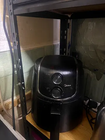 Black Midea Air Fryer - Compact, Used