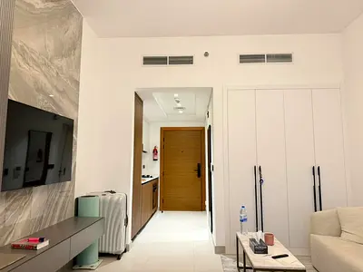 Stunning Studio | Bright and Spacious | Vacant
