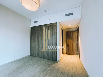 Stunning 1 BR | Burj Khalifa & Canal View | Spacious Balcony
