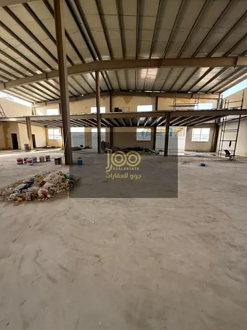 Large mezzanine warehouse space suitable for large and medium-sized businesses / Electricity 100