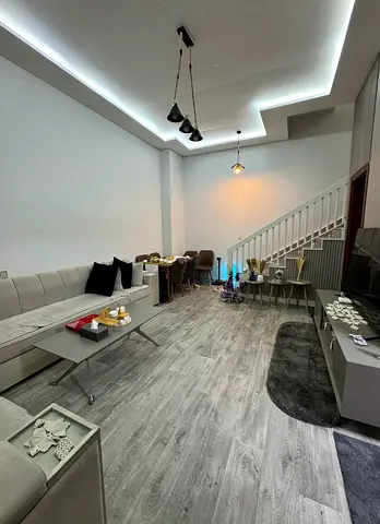 فرش جديد بالكامل | 3 طوابق | غرفة ماستر واسعة | جاهز للسكن | تصميم عائلي عملي | فرصة مميزة