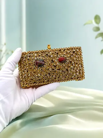 حقيبة يد نسائية فاخرة بأحجار كريمة - Luxurious womens handbag embellished with precious stones