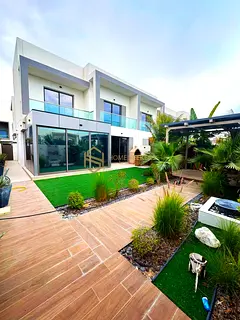 Corner 3BR | Single Row | Well Maintained