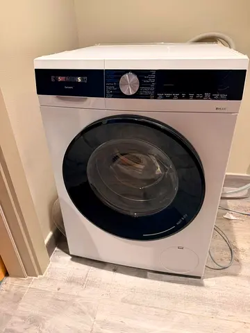 Siemens  IQ300 9/6kg washer and Dryer front load only 3 months old brand new condition