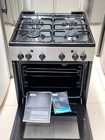 Siemens 4-Burner Gas Cooker with Oven - Good Working Condition