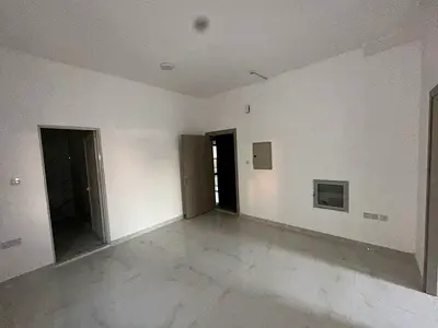 فرصة مميزة للسكن في منطقة النعيمية 3، ضمن موقع حيوي قريب من سفير مول ومخرج الشارقة، مع توفر عدة شقق بمساحات عملية مناسبة للعائلات الصغيرة والأفراد.