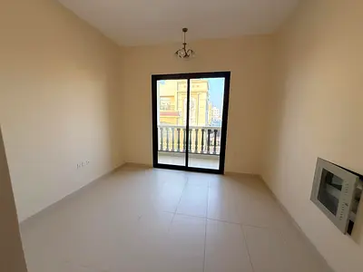اول ساكن | بلكونه | منطقه مميزه | تكيف مركزي