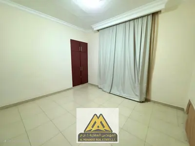 تُعد هذه الشقة من أفضل الخيارات السكنية في كونكور تاور – عجمان، حيث تتميز بمساحة استثنائية تبلغ 2500 قدم² مع تصميم فاخر يناسب العائلات الكبيرة. توفر ا