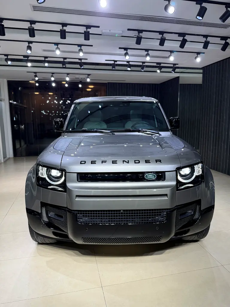 Land Rover Defender 2024