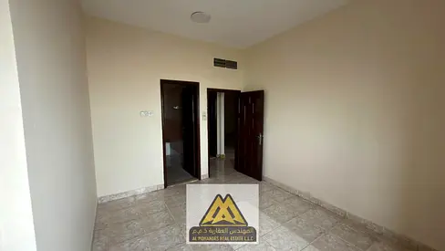 للإيجار السنوي غرفتين وصالة بالنخيل أول صف على كورنيش عجمان، إطلالة بحرية، 2 حمام، ماستر، تكييف مركزي، 34 ألف.