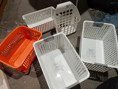 Set of 6 plastic storage baskets - mixed sizes, good condition