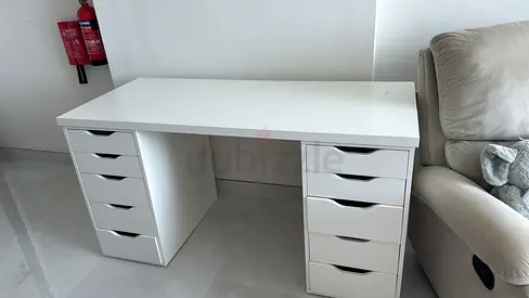 White double-pedestal office desk with 8 drawers - good condition