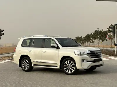 2016 Toyota Land Cruiser VXR | V8 5.7L | GCC Specs | White / Brown Leather | AED 145,000