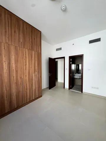 * موقع استثنائي وسعر مميز | أول ساكن في قرية الأميرة على شارع الشيخ محمد بن زايد