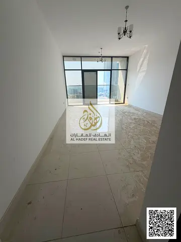 ✨ رفاهية السكن الأول | شقة 3 غرف وصالة فاخرة مع 4 حمامات وخزائن بالحائط وبلكونة قرب كورنيش عجمان
