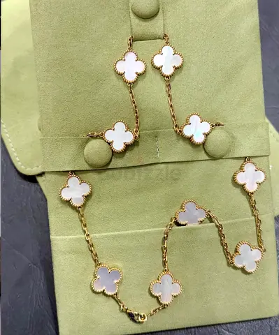 Gold-tone mother of pearl clover long station necklace — with certifact and service paper