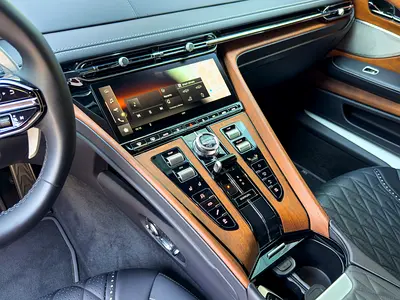 صورة 13 لـ 2024 Aston Martin DB12