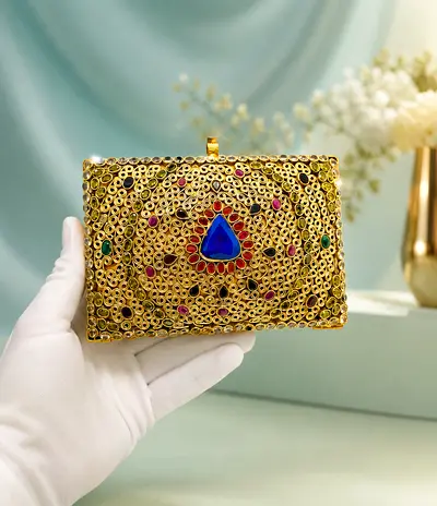 حقيبة يد نسائية فاخرة بأحجار كريمة - Luxurious womens handbag embellished with precious stones