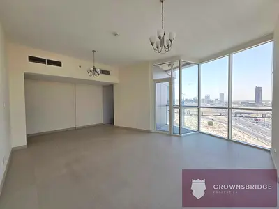Spacious and Huge | 12 Cheques | Kitchen Equipped