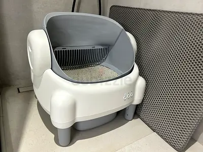 Self-cleaning open cat litter box (good condition)