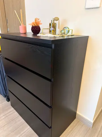 Chest of drawer