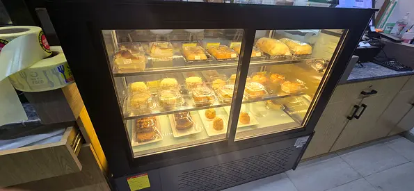 Refrigerated Cake / Pastry Display Cabinet – Café Equipment