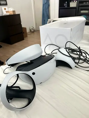 Sony PlayStation VR2 headset with controllers - Amazing condition