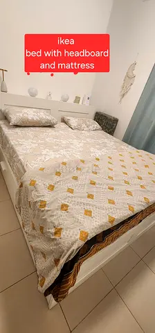 Branded bed set almost brand new