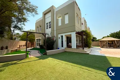 Large Corner Unit | Three Beds | Upgraded