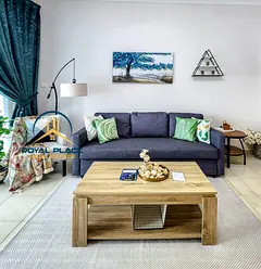 FULLY FURNISHED/NEAR TRAM / CITY VIEW