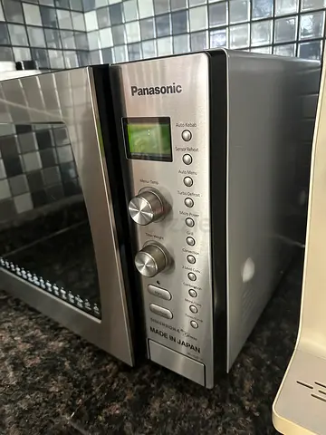 Panasonic Compact Countertop Microwave Oven - Good Working Condition