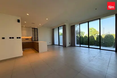 AVAILABLE NOW | SPACIOUS LIVING ROOM | NEGOTIABLE