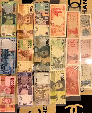 Collection of Vintage and Modern 100+ countries (Various Denominations) more than 600 variety