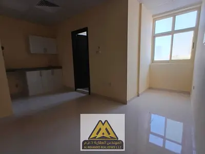 استوديو بمساحة مناسبة ومريحة تشطيبات حديثة جداً أول ساكن مطبخ منفصل تكييف سبليت تصميم عملي ومناسب للسكن