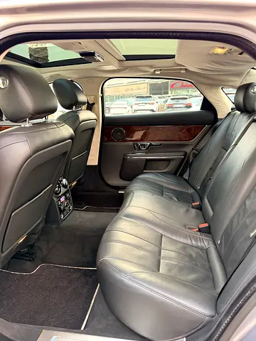 صورة 16 لـ 2015 Jaguar XJ