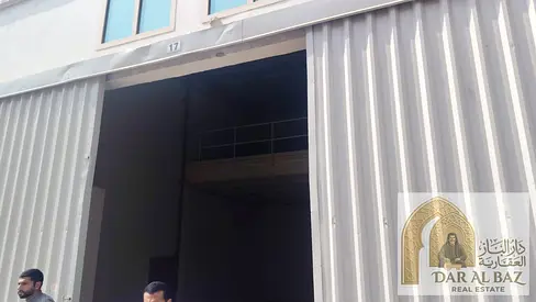 شبره صناعية للايجار السنوى بالصجعة الشارقة | ارتفاع مناسب للاستخدام | ميزانين | تشطيبات عمليه | مساحة مميزة | جاهزة للاستخدام