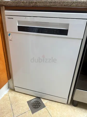 Toshiba freestanding white dishwasher - good condition