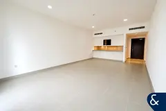 Spacious Modern Unit | Prime Location | 2 Bed