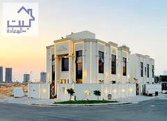 Classic villa on the main street with a very large setback in front. Two floors and a roof terrace.
