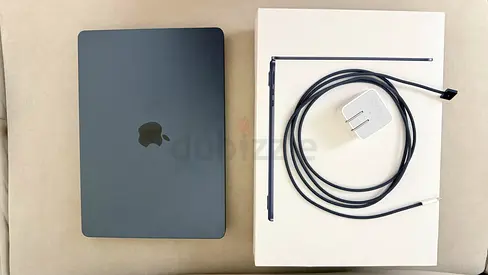 MacBook Air 2025 13-Inch Display, Apple M4 Chip 10-Core CPU 10-Core GPU/16GB RAM