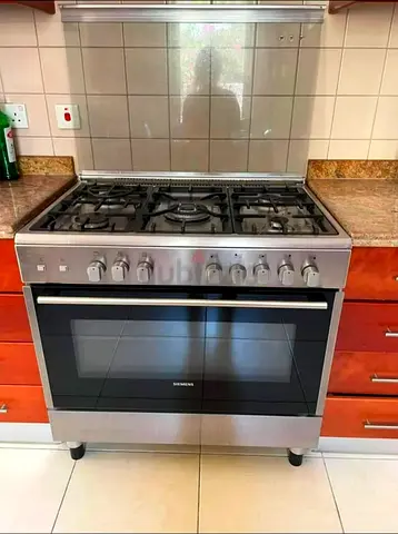 Free delivery Siemens stainless steel freestanding gas range with oven - good condition