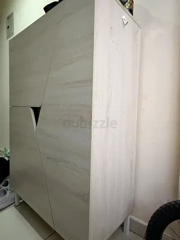 Shoe cabinet – barely used, in excellent condition, like new.