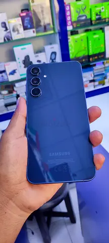 SAMSUNG $%(5G) ,,8 GB RAM,, 128 GB STORAGE,, PHYSICAL DUAL SIM