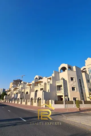 شرفة مطلة على المسبح | شقة بغرفتي نوم | سيزونز كوميونيتي JVC