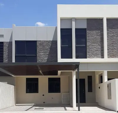 Prime Location Near Pool and Park |Large Interior