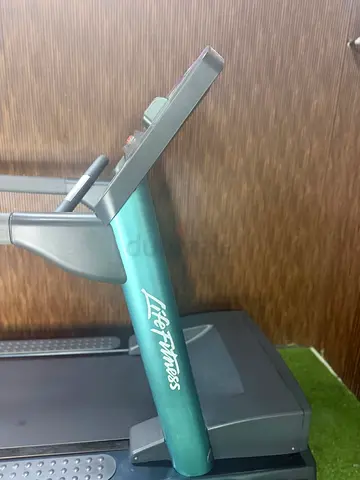 Life Fitness Treadmill CLST
