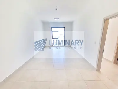 Luxurious. Open view . Close kitchen. Ready to move